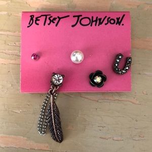 Betsey Johnson earring set